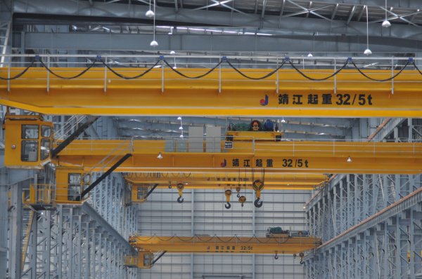 靖起-提倡輕量化、節(jié)能橋式起重機 