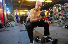 94歲的爺爺仍在堅(jiān)持！