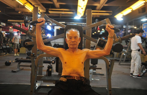 94歲健身爺爺爆紅！他還在運動，你有什么理由偷懶
