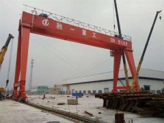 雙梁龍門吊是如何實(shí)現(xiàn)吊運(yùn)功能的？