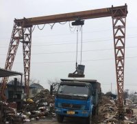 電磁龍門吊在鋼材廢品中的應用