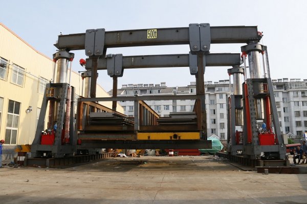 液壓龍門(mén)吊生產(chǎn)廠家哪里有，找靖起！