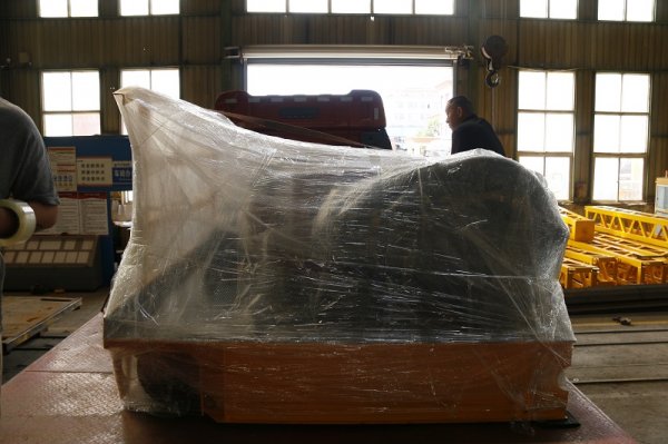 靖起生產(chǎn)制造的雙梁抓斗起重機(jī)即將出國(guó)啦！