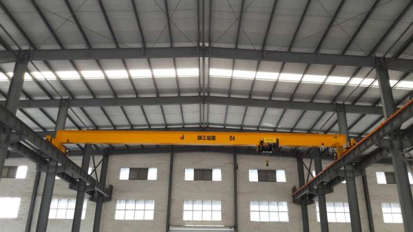 歐式起重機(jī)加入了防搖技術(shù)，運(yùn)行穩(wěn)定！