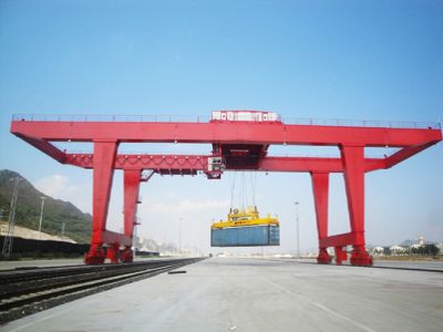門式起重機(jī)出現(xiàn)故障應(yīng)該如何應(yīng)對？