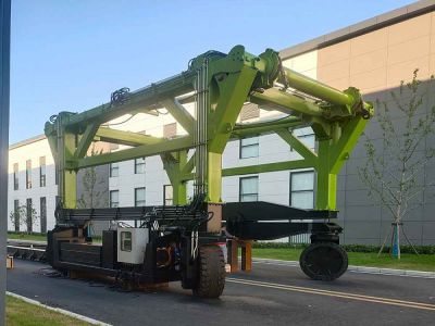 跨運(yùn)車作業(yè)能力強(qiáng)，空間利用率高！