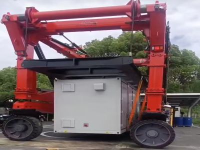 集裝箱跨運(yùn)車適應(yīng)性強(qiáng)，滿足多樣化作業(yè)需求！